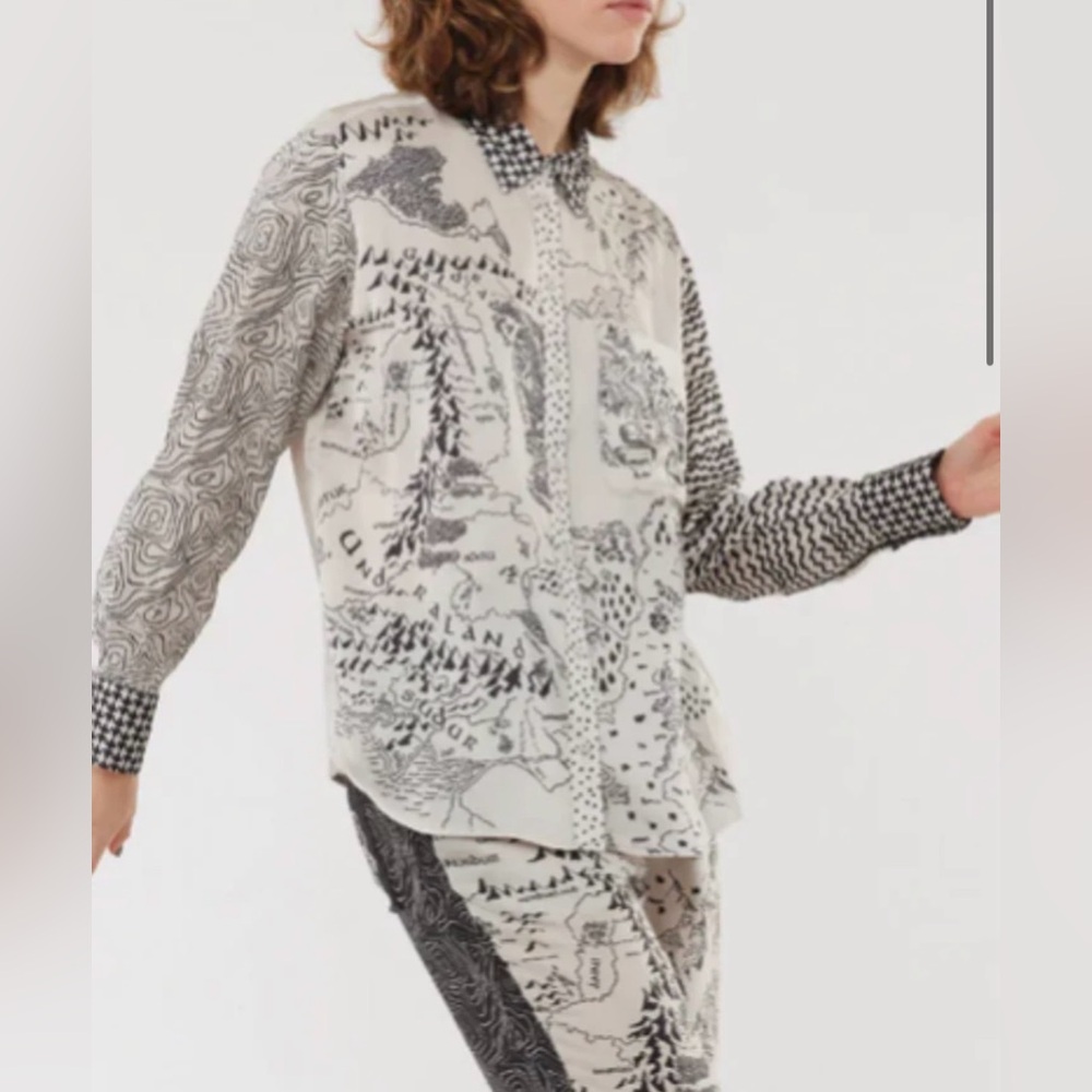 Me369 Size S • Isabel Baileys Voyage Black Ivory Silky Button Down Top.